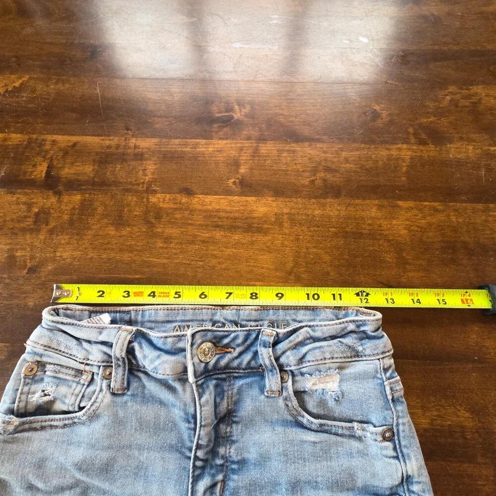 American Eagle Distressed Light Wash Lace Pocket Jean Shorts - Size Women's 0 - Picture 8 of 8